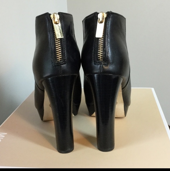 MICHAEL KORS · LESLEY · Black Leather Ankle Bootie - Picture 2 of 4